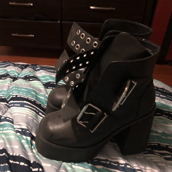 Widow Platform boots - Picture 1 of 5